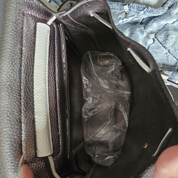 GUESS backpack - Picture 7 of 10